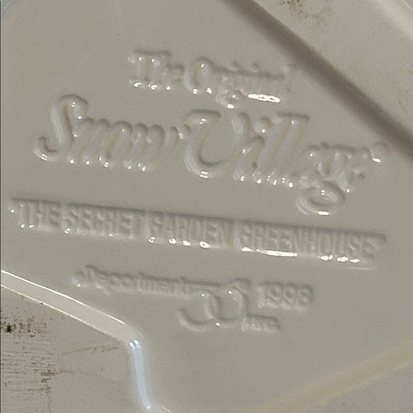 Snow Village Department 56 Secret Garden Florist & Greenhouse.  Set of 2 - Picture 15 of 15